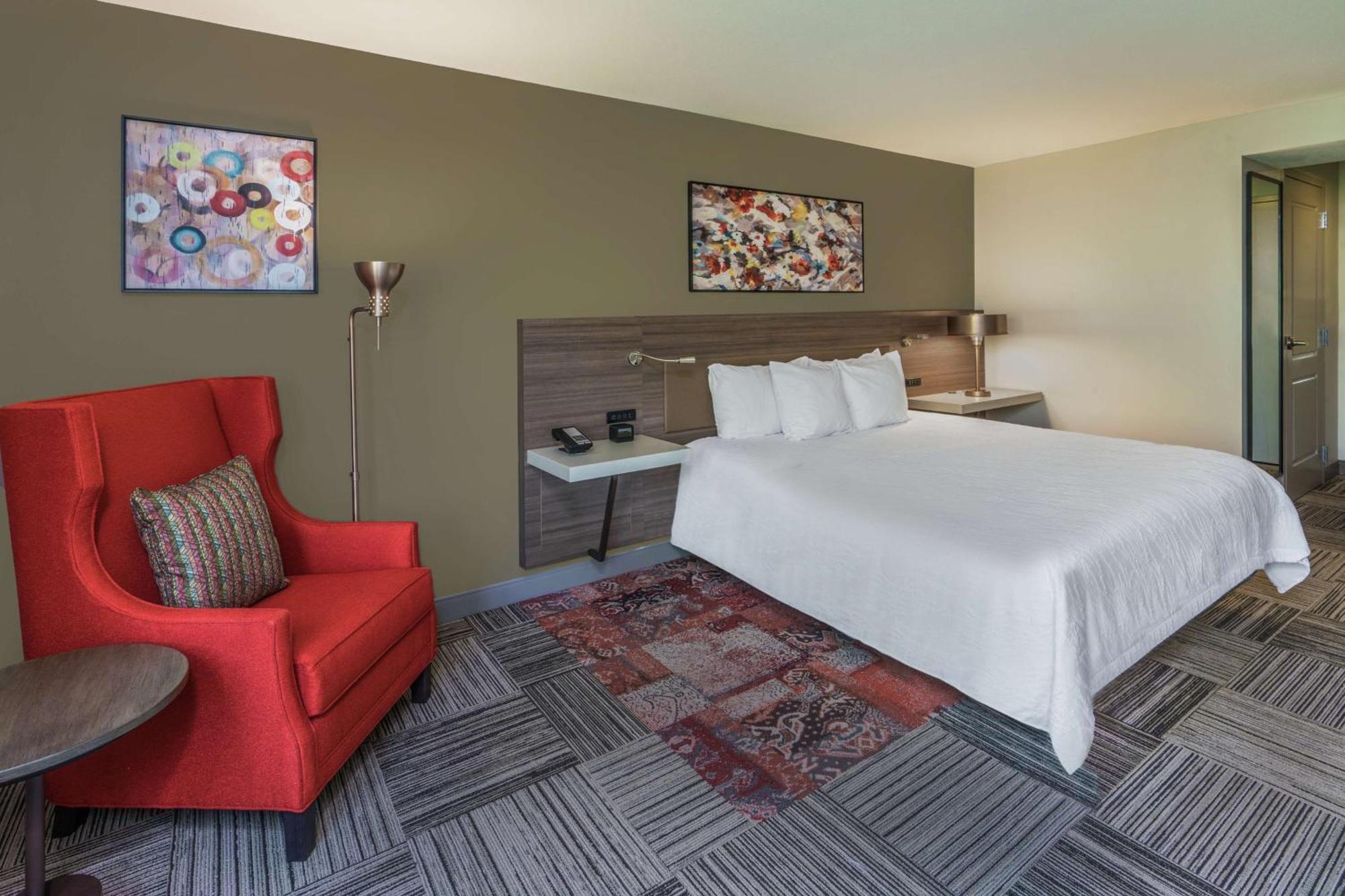 King Room with King Bed - Non-Smoking,1551290221:JPEG